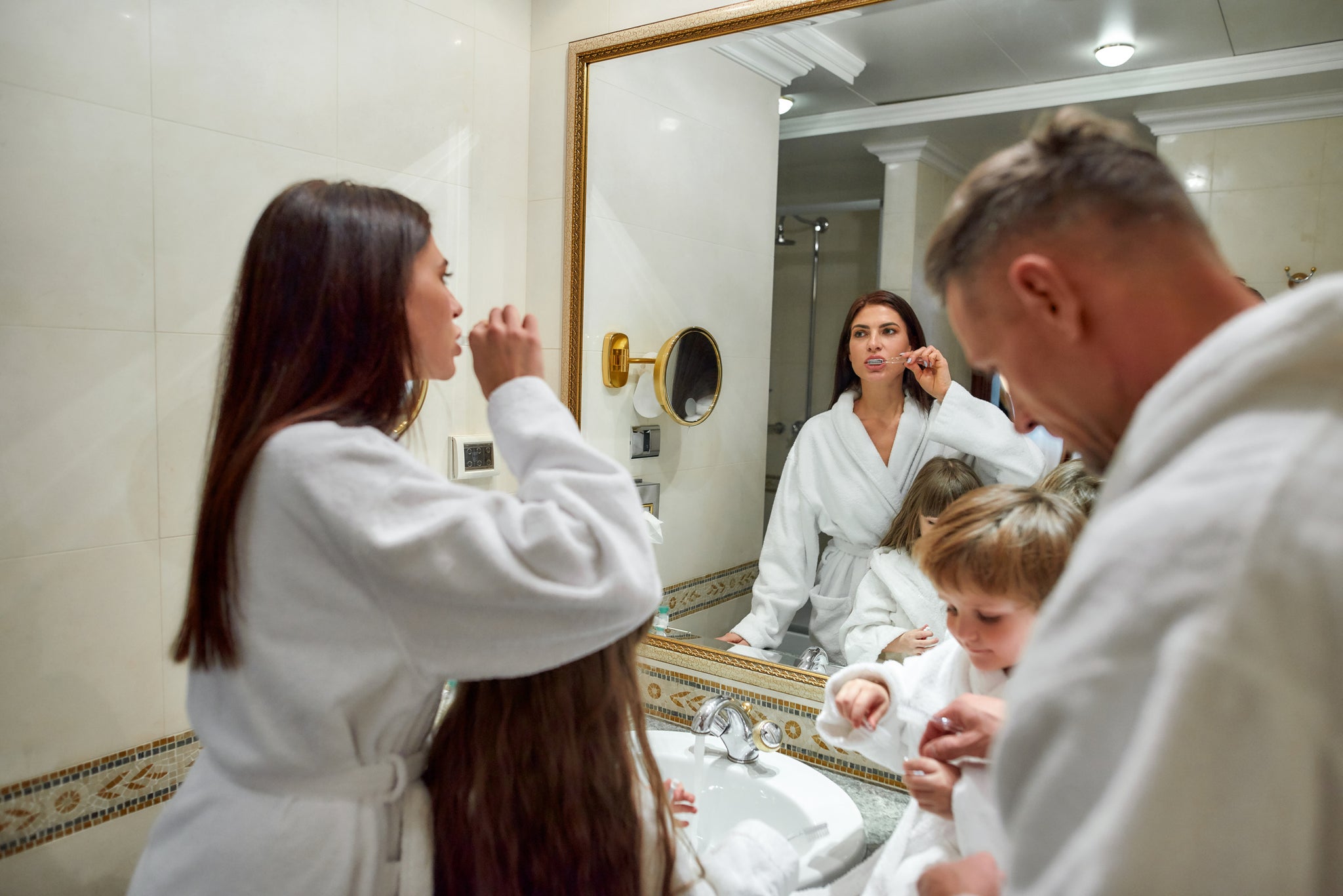 Top Tips for Dental Hygiene on Holiday | Sonisk Pulse Portable Toothbrush